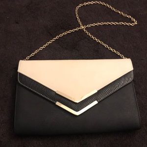Sleek and Chic Handbag